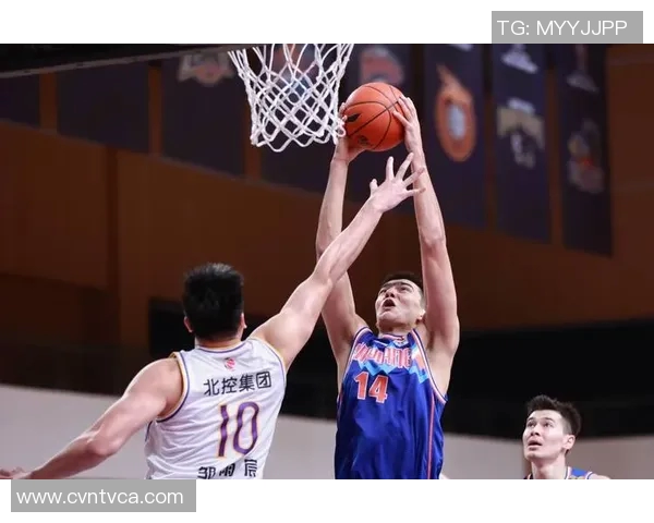 新疆队26号球员鲁吐布拉获得赛季最佳新秀称号，未来可期